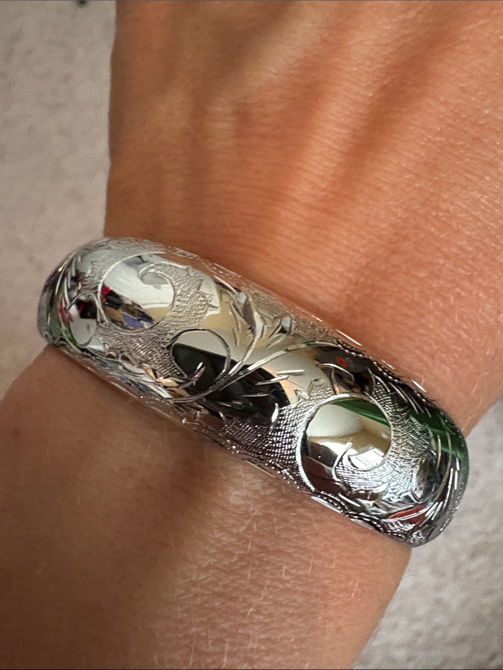 925 Sterling Engraved Silver Floral Dome Bangle Bracelet stamped 11 grams